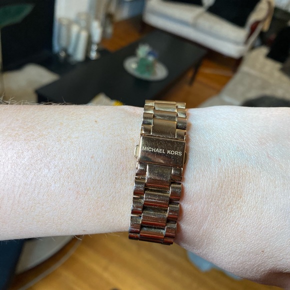 Micheal Kors rose gold watch - Picture 4 of 5